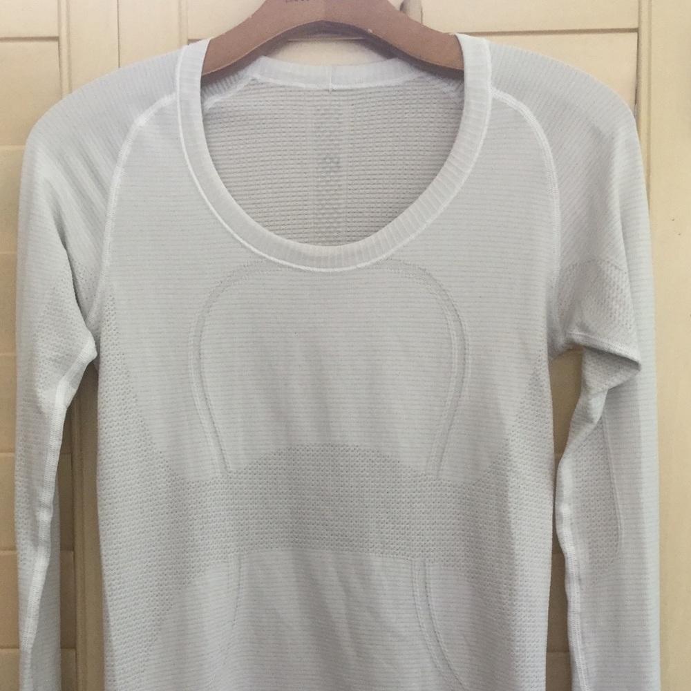 Lululemon swiftly tech, scoop neck, white, size 6